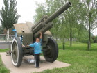 这个大炮可有名了,在上甘岭战役中立下赫赫战功,我赶紧摸摸